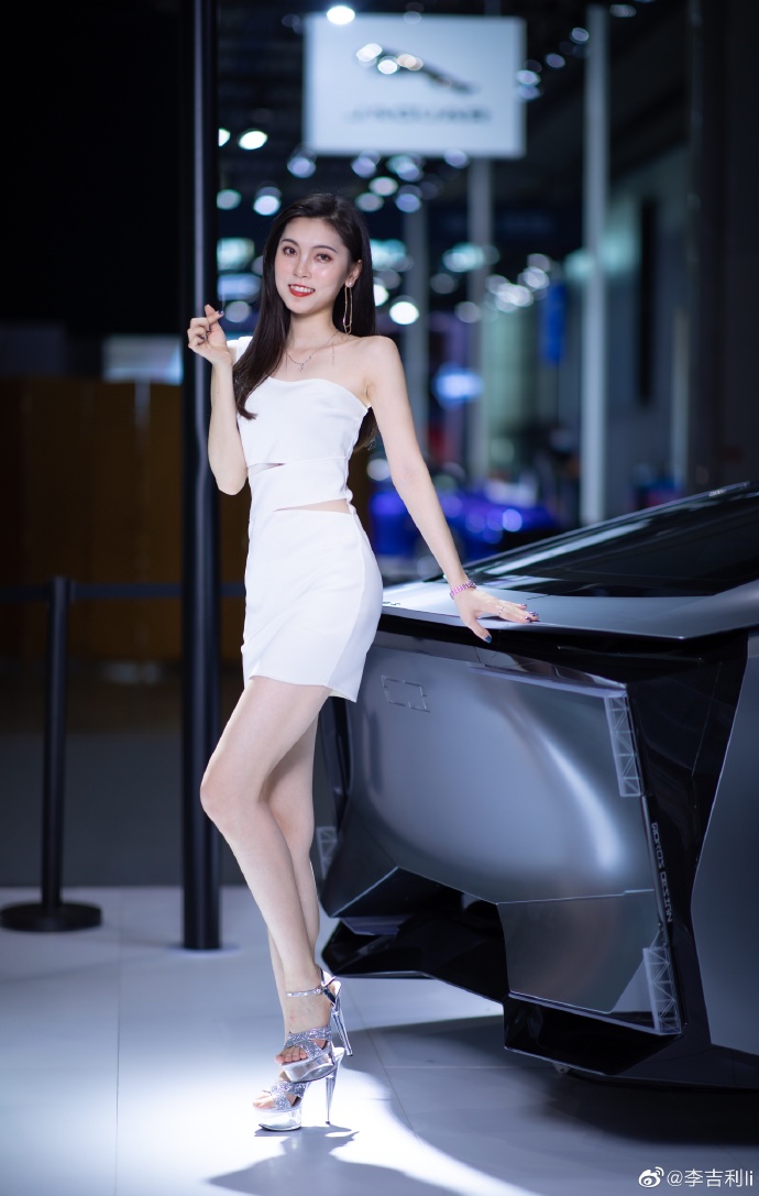 广州车展美女车模个高G0G0西西大尺度大胆高清图片