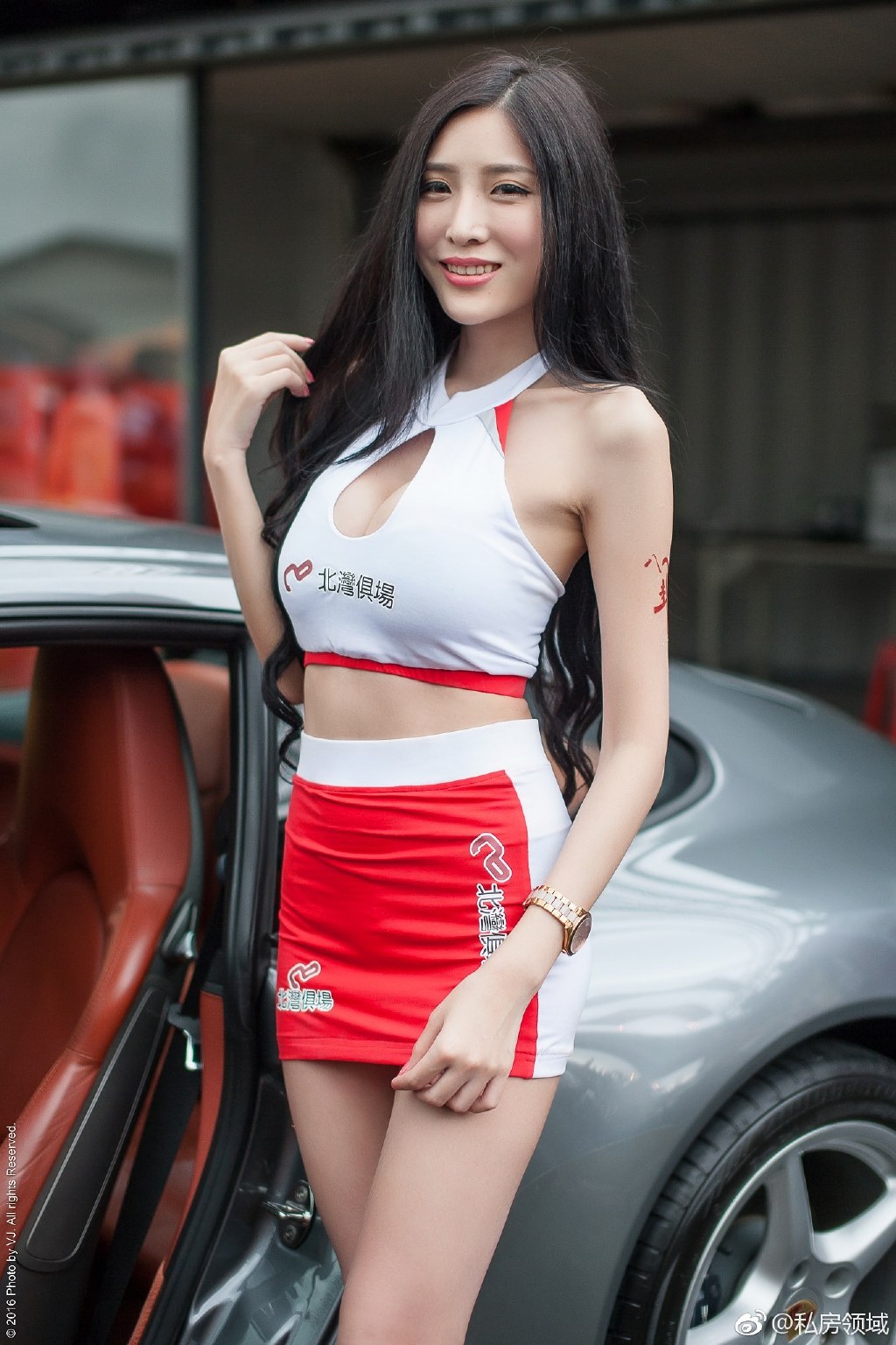 身材骨感上围傲人车模中国女人的大mm图片