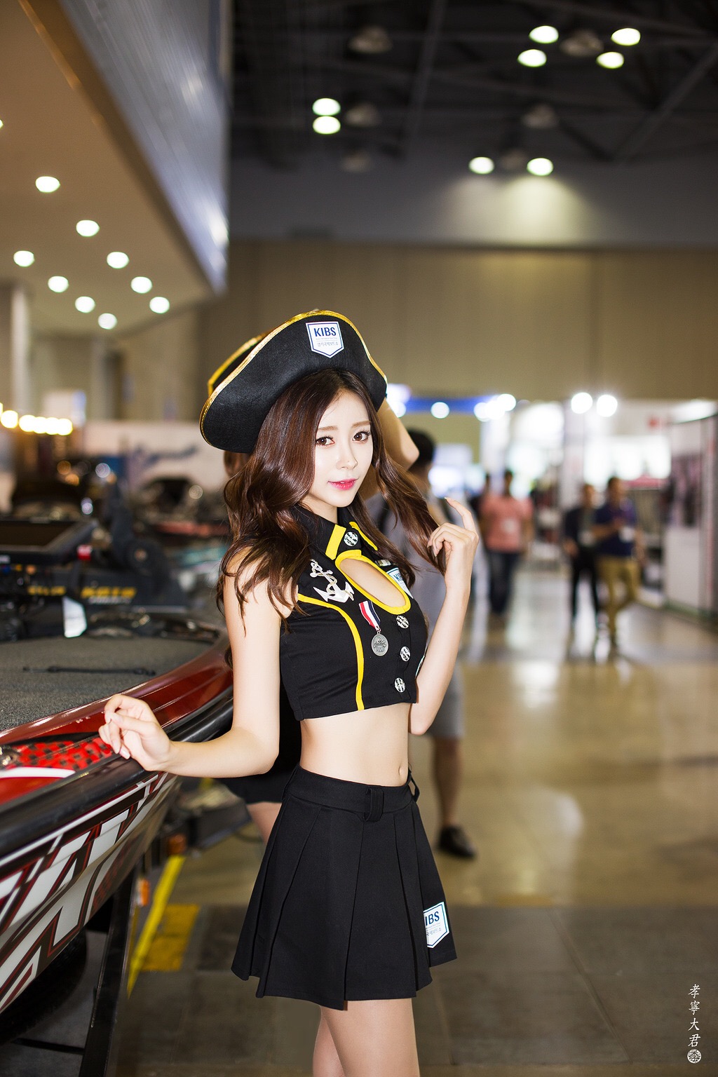 韩国迷你裙少妇车模翘臀后进美女蕾丝图片