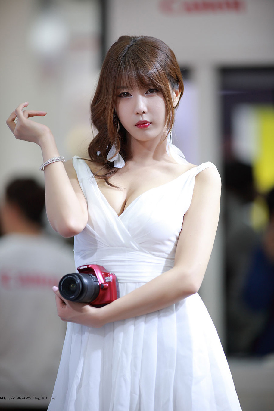 韩国美女车模一袭白裙极品粉嫩軳600张美女写真图片