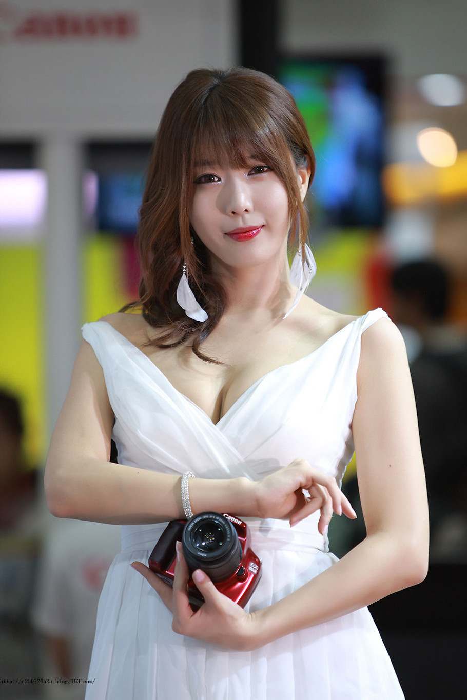 韩国美女车模一袭白裙极品粉嫩軳600张美女写真图片