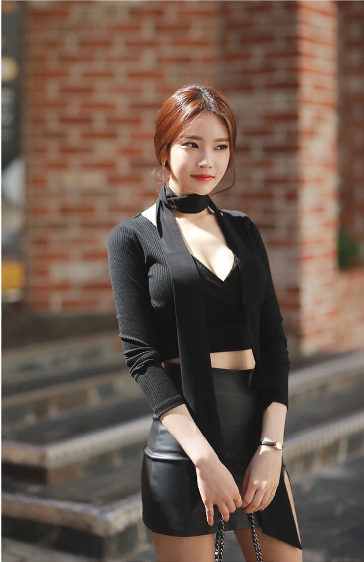 韩国气质美女低胸超短高中生穿JK扒开裙子喷水