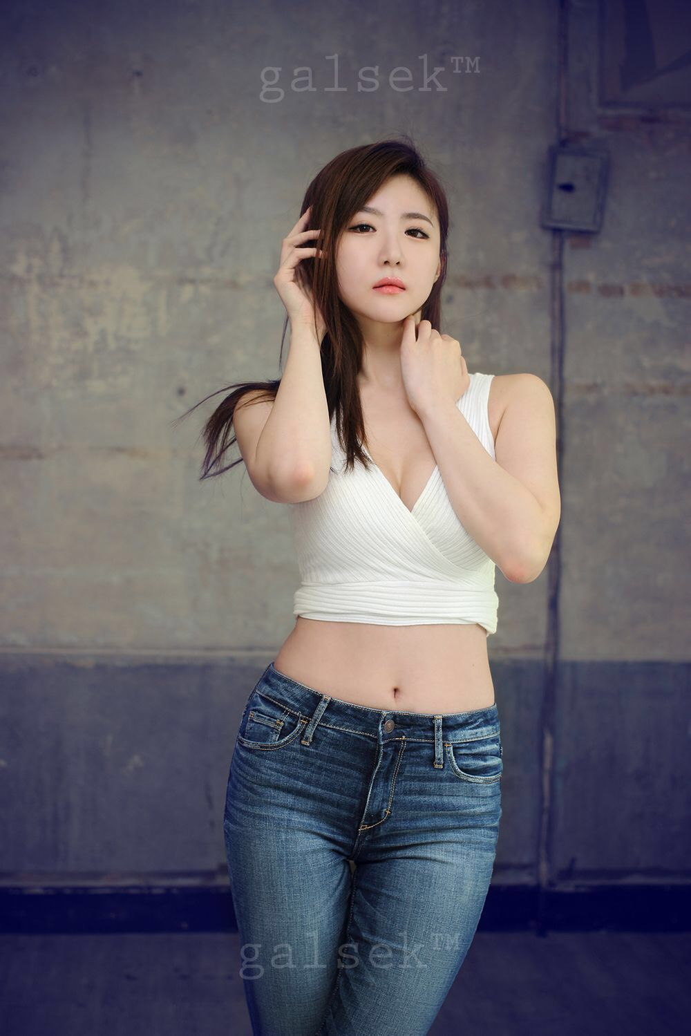 韩国纤腰风情牛仔裤美美女裸乳裸体无遮挡免费