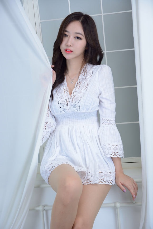 韩国美女少妇蕾丝短裙赤裸裸扒开尿可无遮挡图片