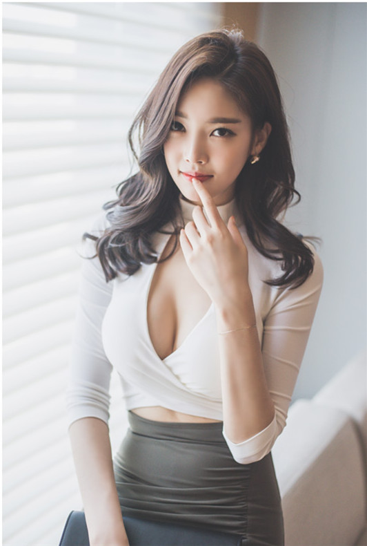 韩国大胸气质卷发美女极度诱人的美女图片