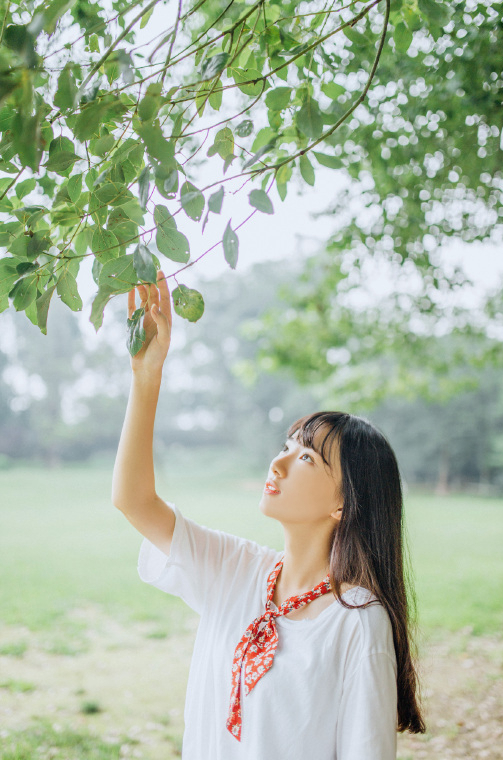 性感摇滚女子 裸露豹性感图片