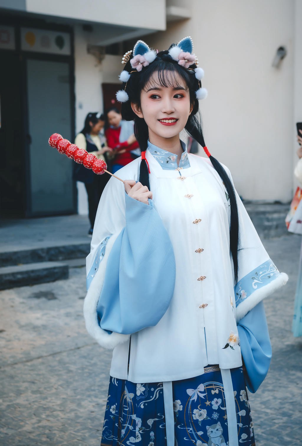 爱吃糖葫芦的汉服少女高清极品粉嫩美女写真图片