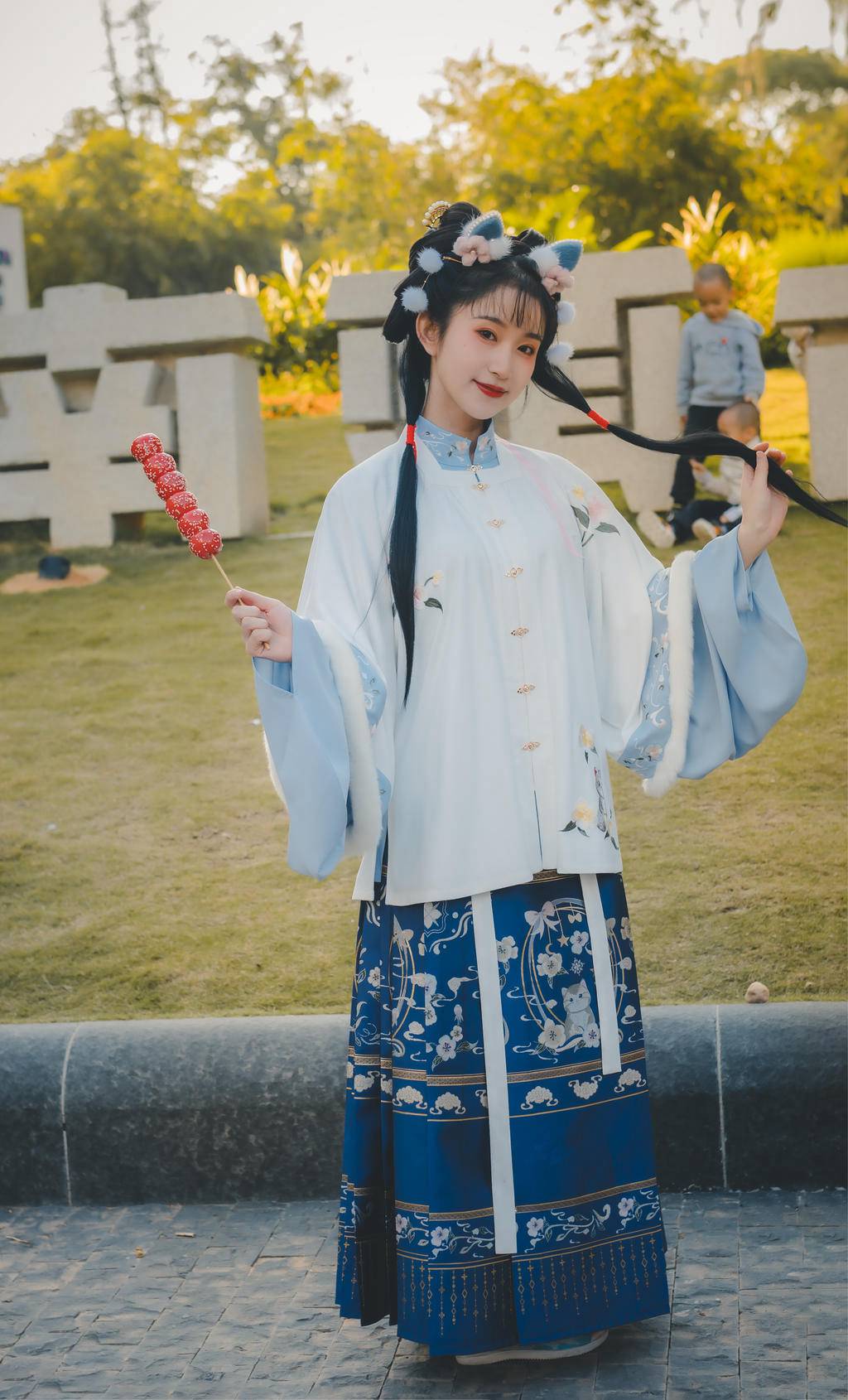 爱吃糖葫芦的汉服少女高清极品粉嫩美女写真图片