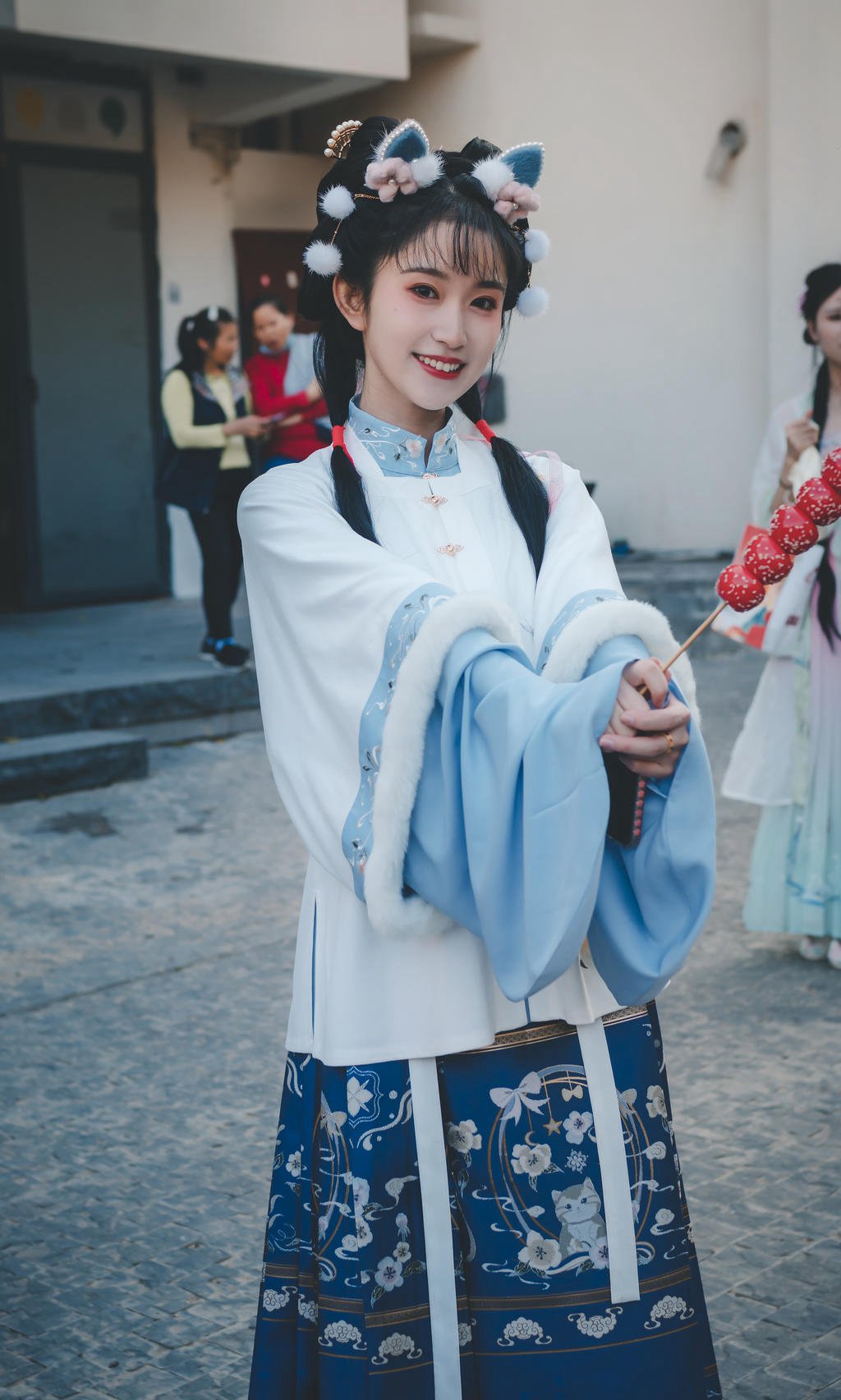 爱吃糖葫芦的汉服少女高清极品粉嫩美女写真图片