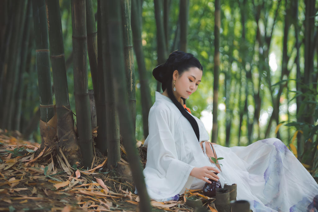 白衣古装美女英姿飒爽女模私密写真福利