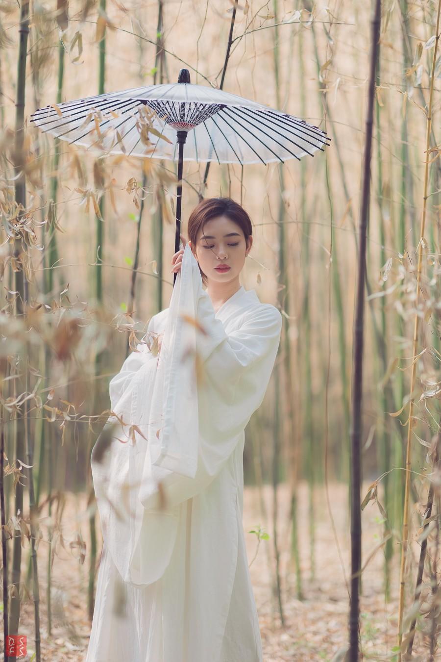 白衣古装美女园林翩翩G0G0日本肉体艺术视频图片