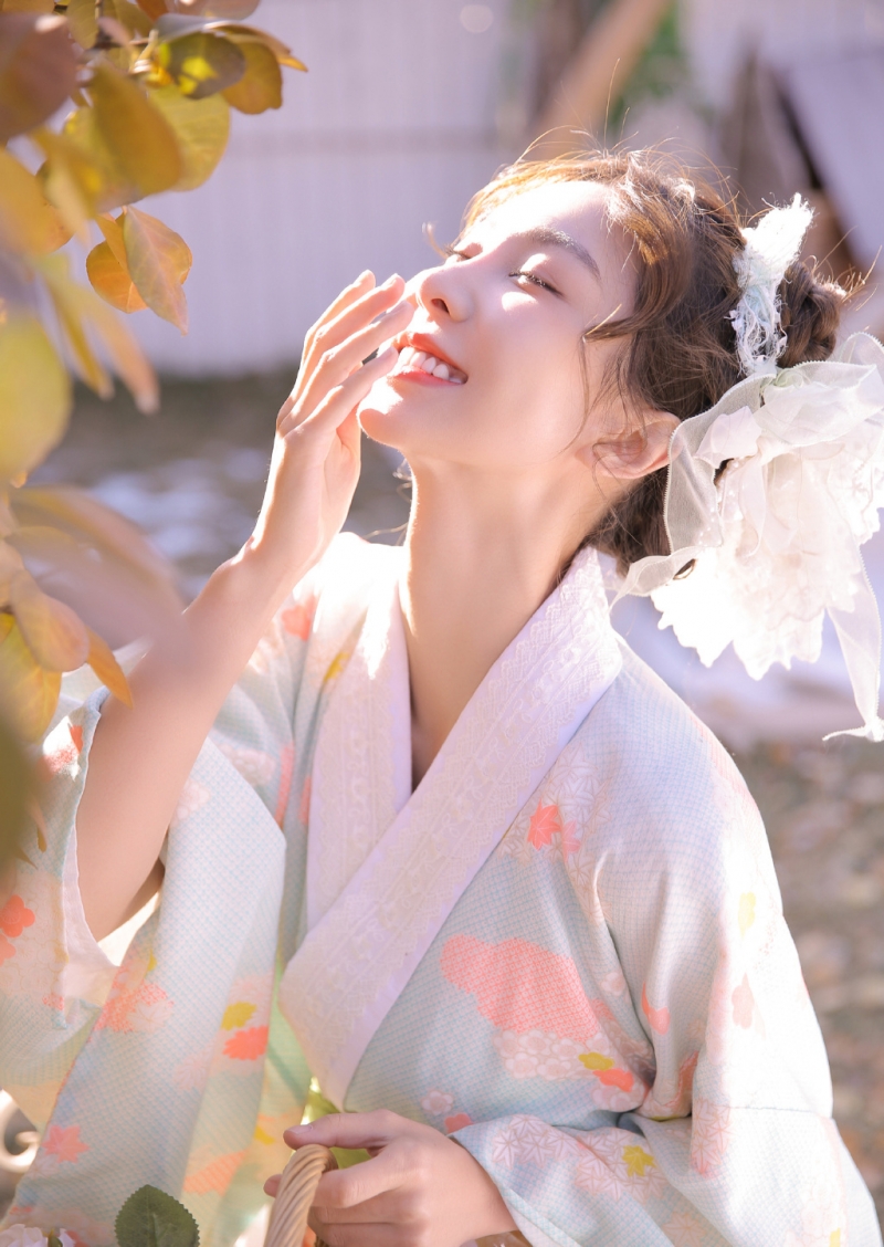日韩美女简单和服养眼私密浓毛私拍图片
