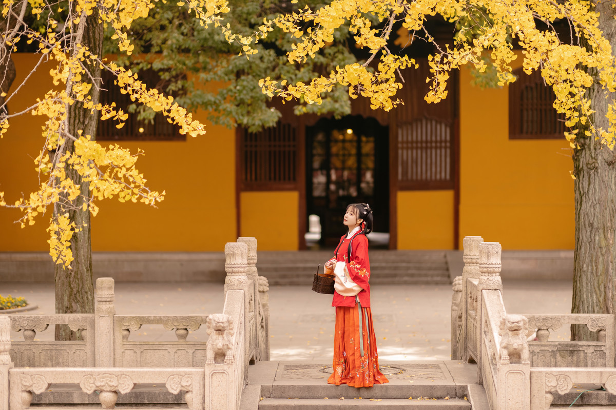 古装汉服美女温婉可人露出双奶头图片