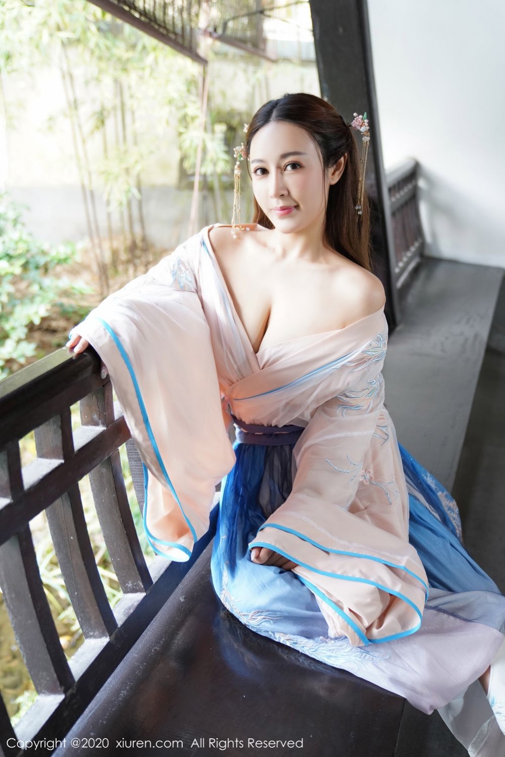 古装汉服美女脱衣服美mm私拍图片