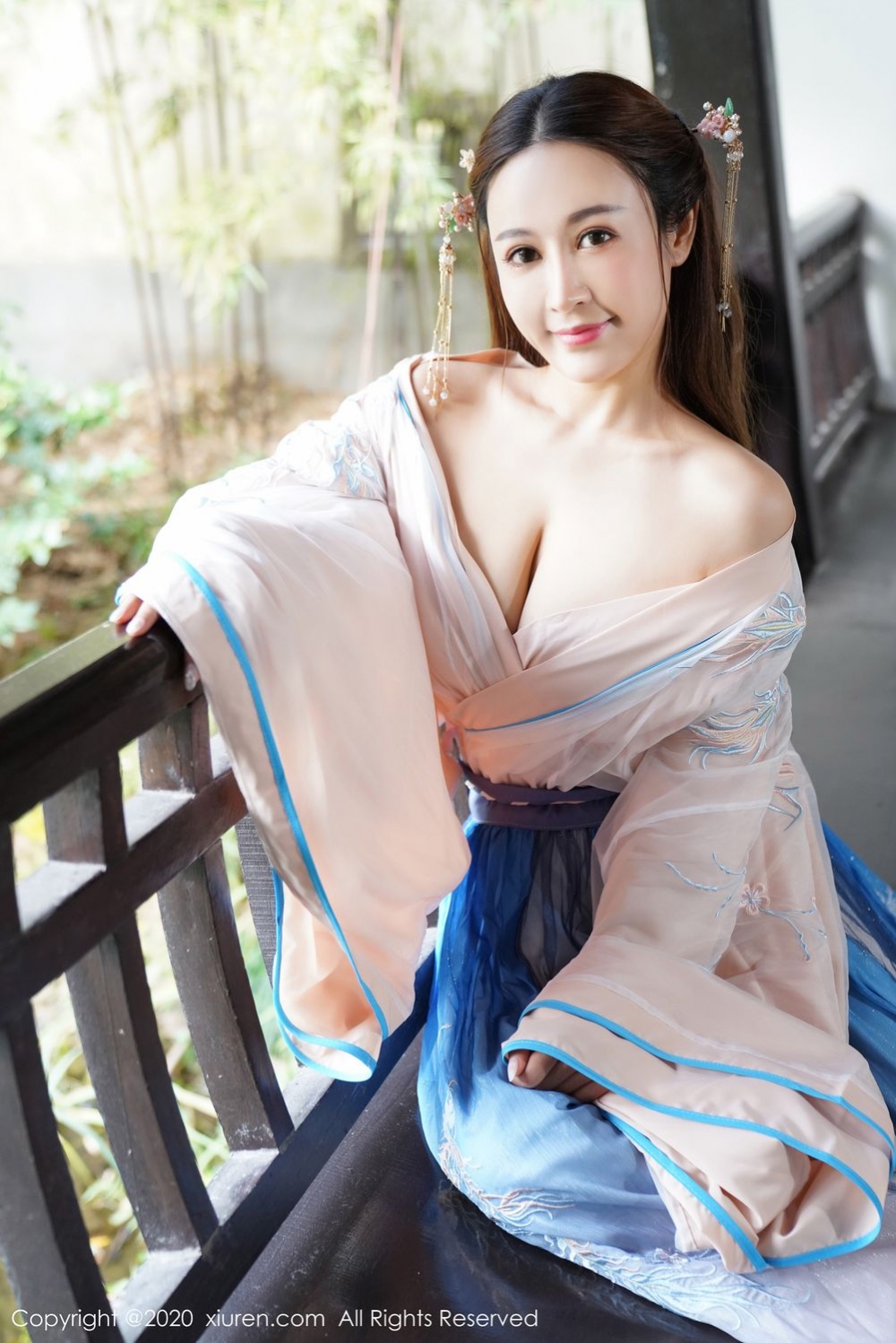 古装汉服美女脱衣服美mm私拍图片