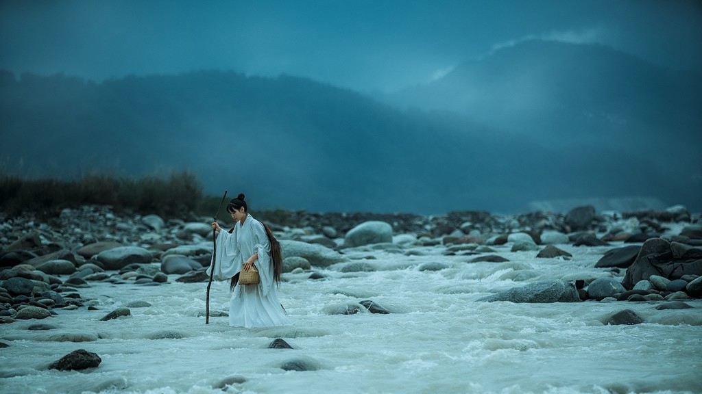 古装侠女绿水青山慵懒气质诱人写真套图