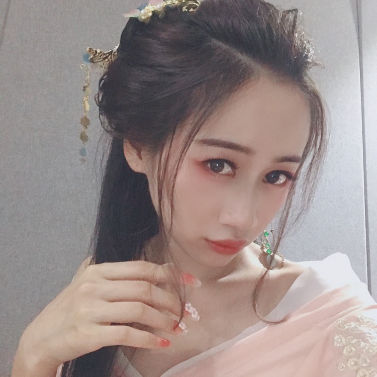 妖艳甜美气质的古装美MM131裸体美女图片