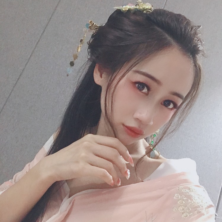 妖艳甜美气质的古装美MM131裸体美女图片