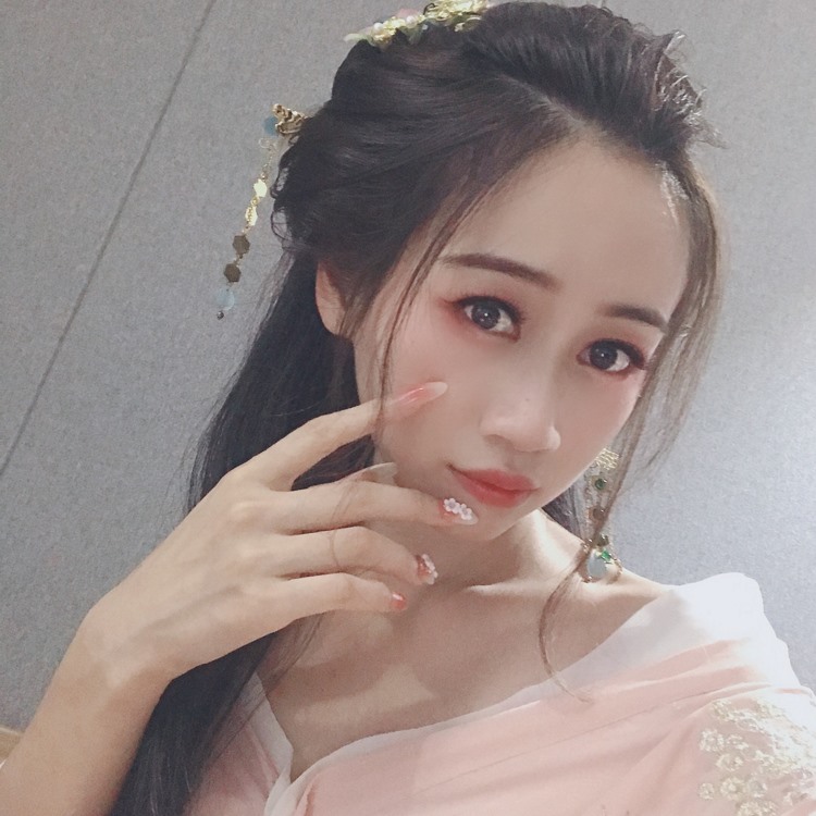 妖艳甜美气质的古装美MM131裸体美女图片