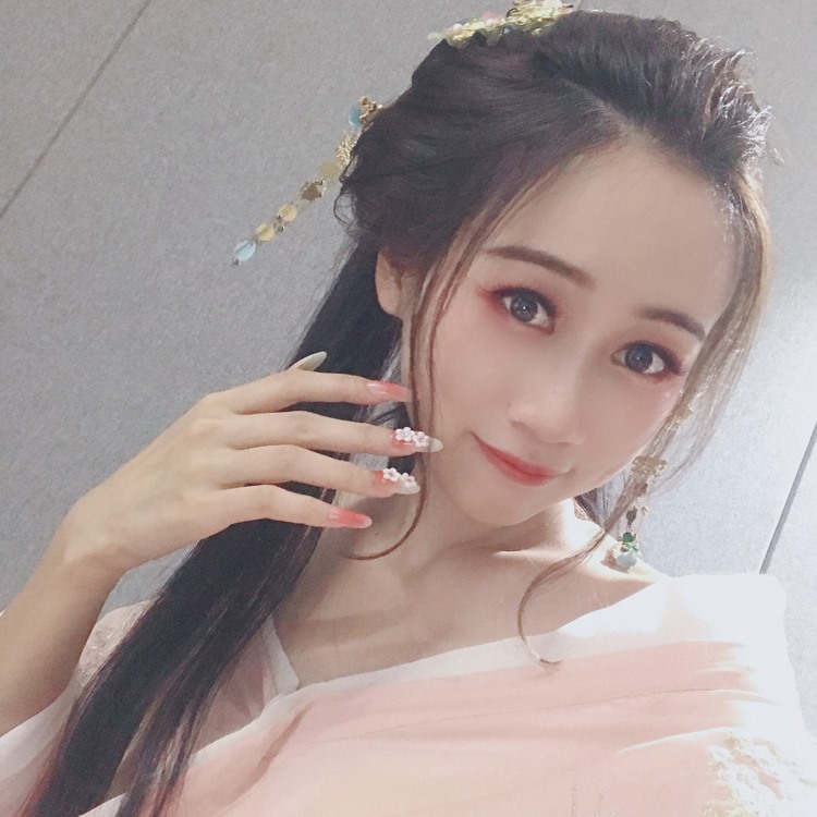 妖艳甜美气质的古装美MM131裸体美女图片