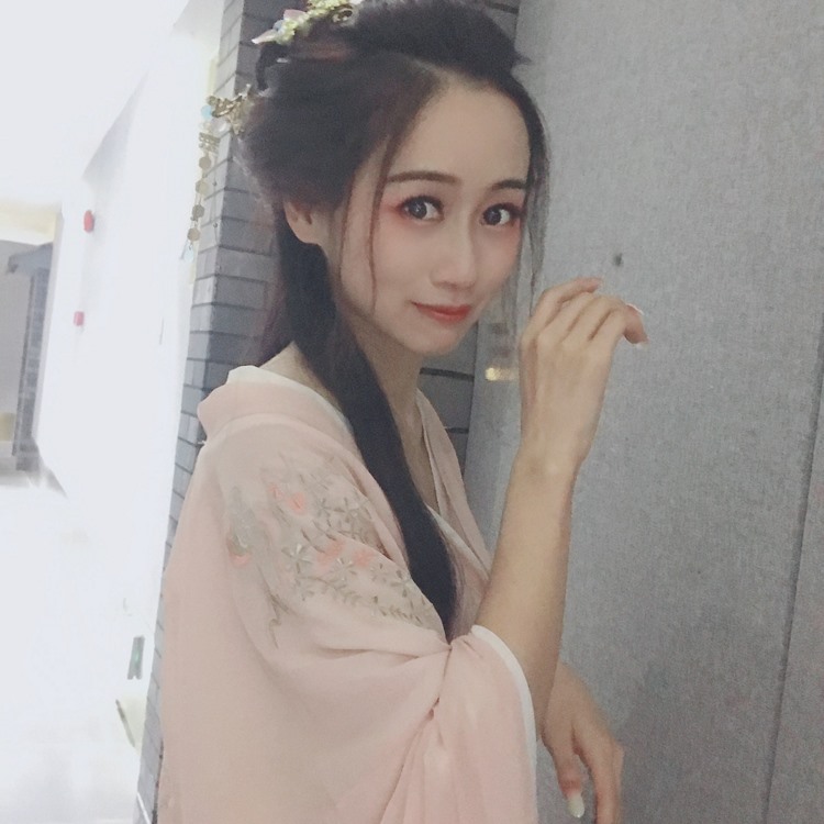 妖艳甜美气质的古装美MM131裸体美女图片