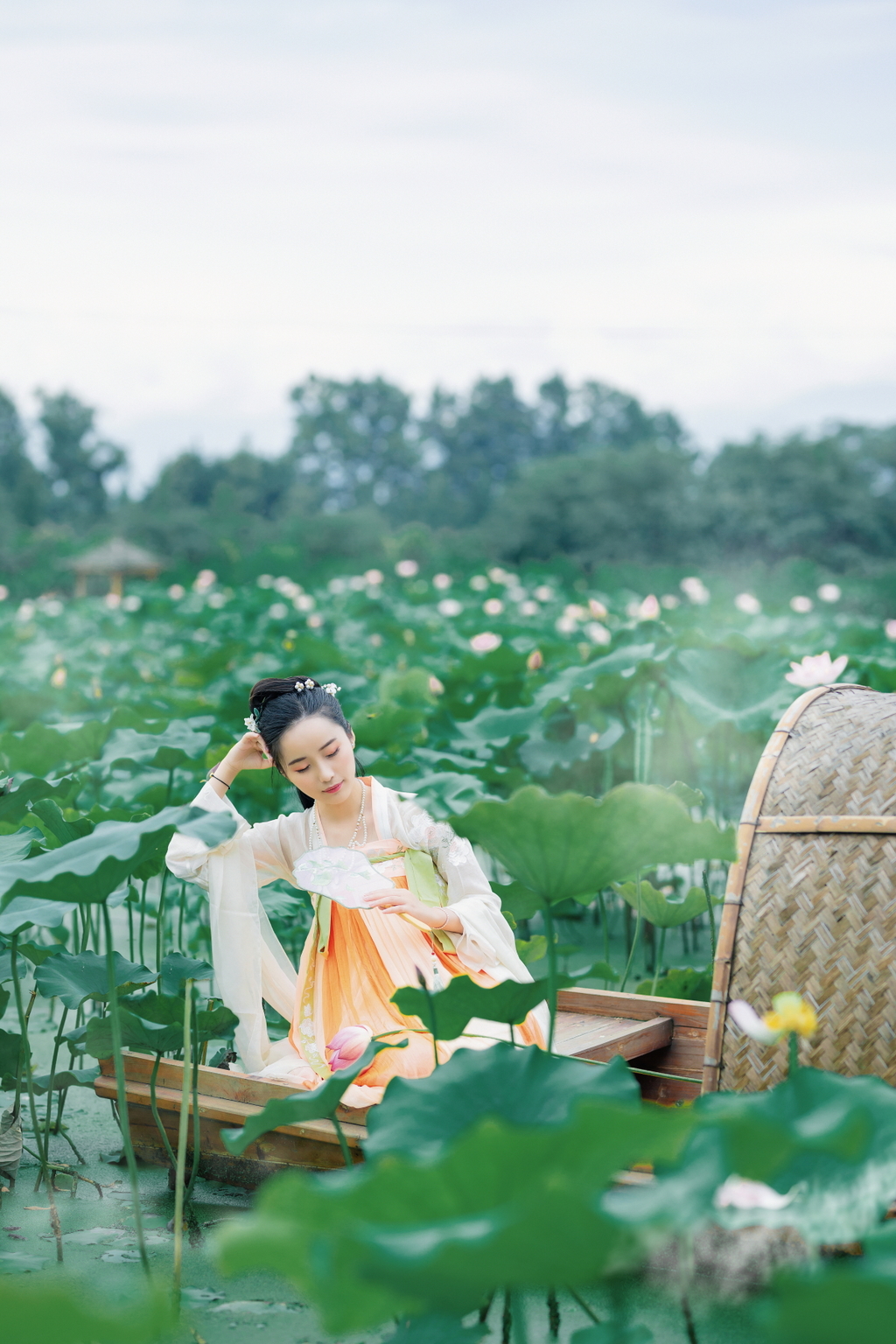 高清古装美女及腰长发国外美女私密写真集