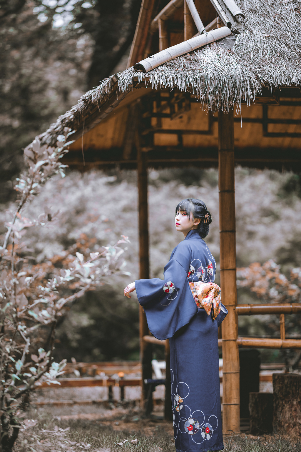 日式和服美女复古红唇美女被cao出了水图片