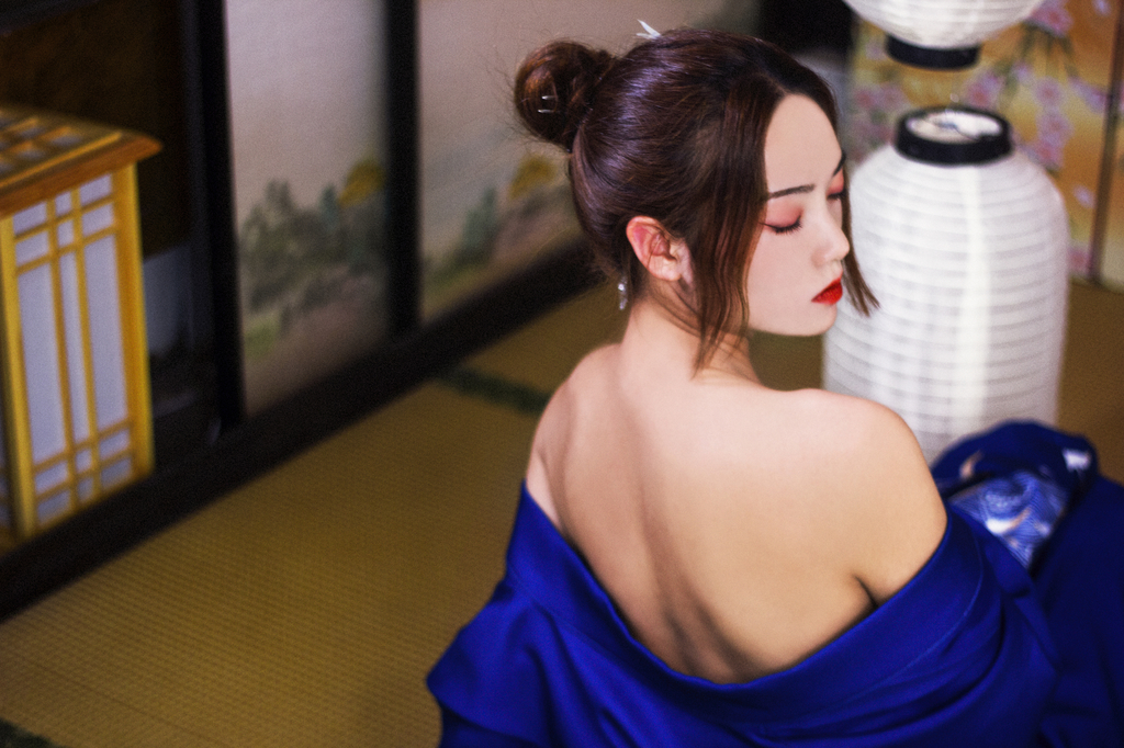 日本和服美女大胆裸背美女极品粉嫩美鮑20p图片