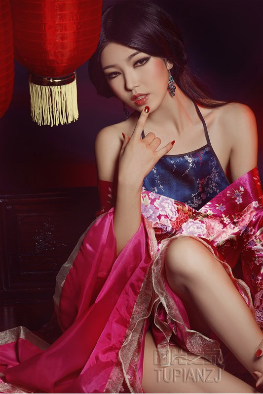 古装少女大秀香肩长腿gogo888亚洲肉体艺术图片