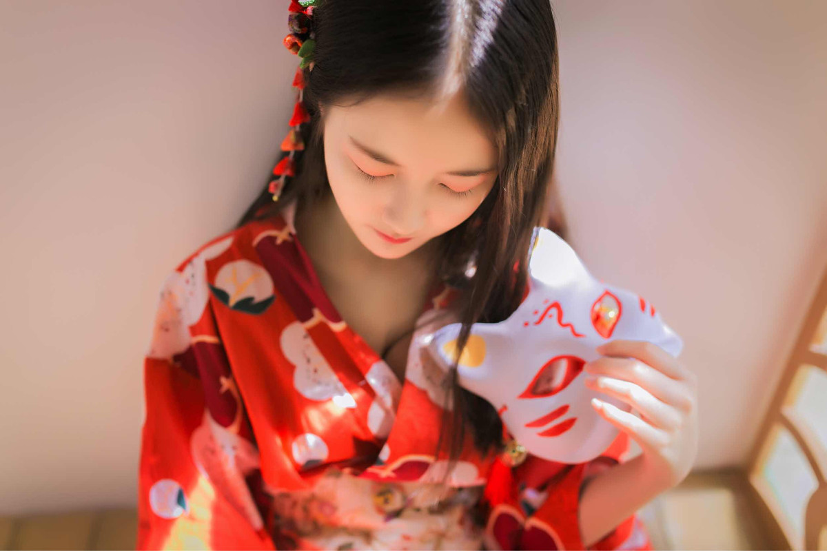 日本和服美少女美女的胸让别人摸动态图