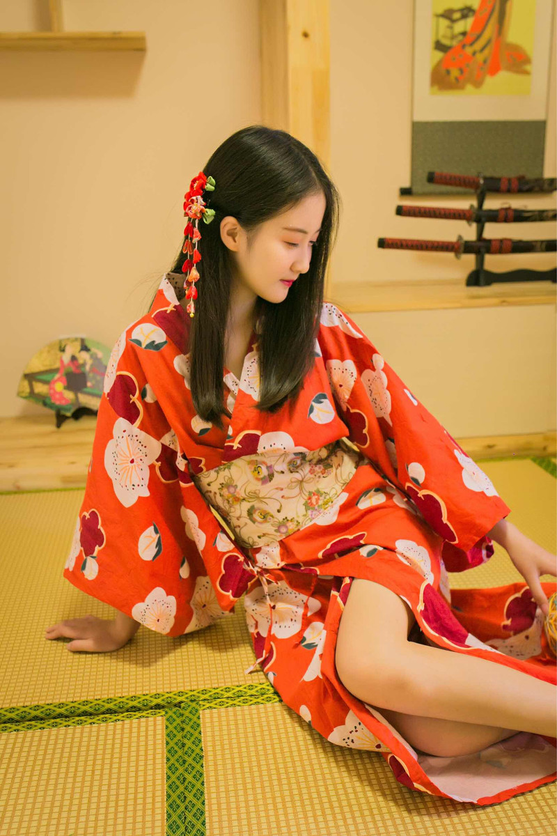 日本和服美少女美女的胸让别人摸动态图