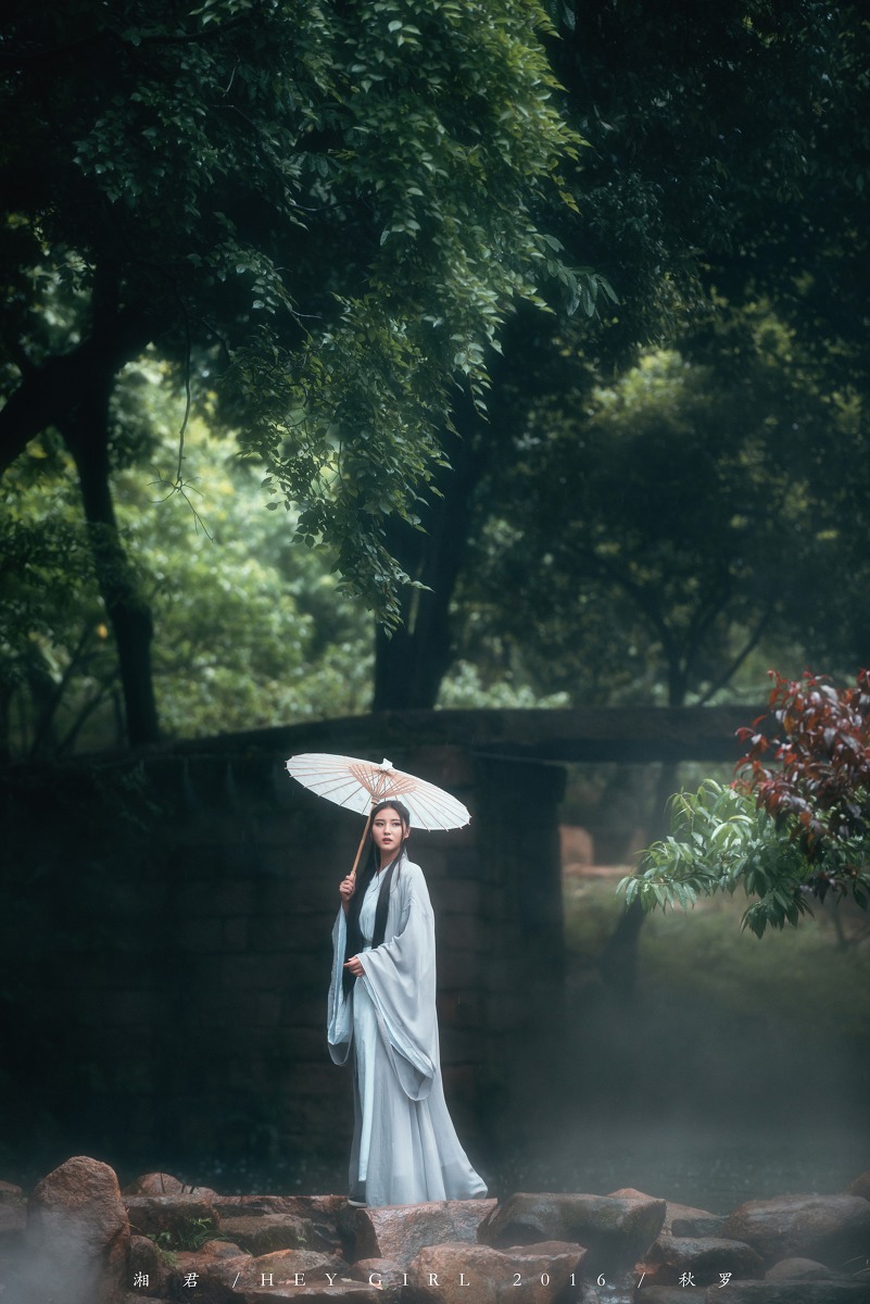 唯美如画的美女古装写初学生丝袜自慰全过程