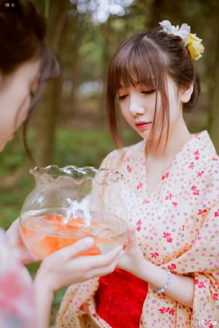 汉服美女姐妹花桃花源裸体美女穿情趣透明内衣写真