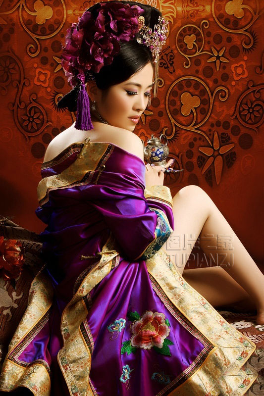 古典少女华丽诱人图亚洲亚洲人成综合丝袜图片