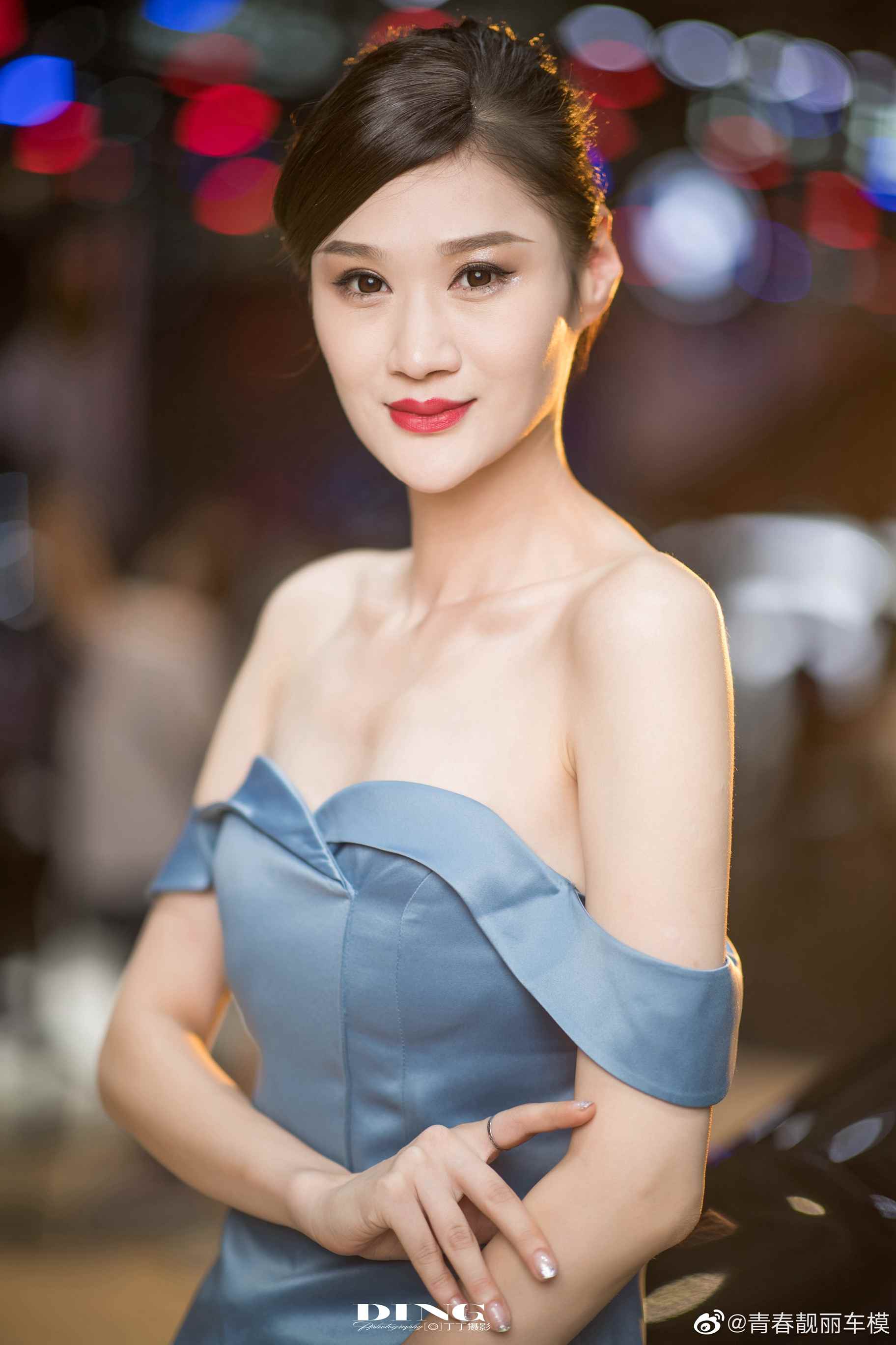 车模香肩锁骨惹火美女MM131美女图片高清