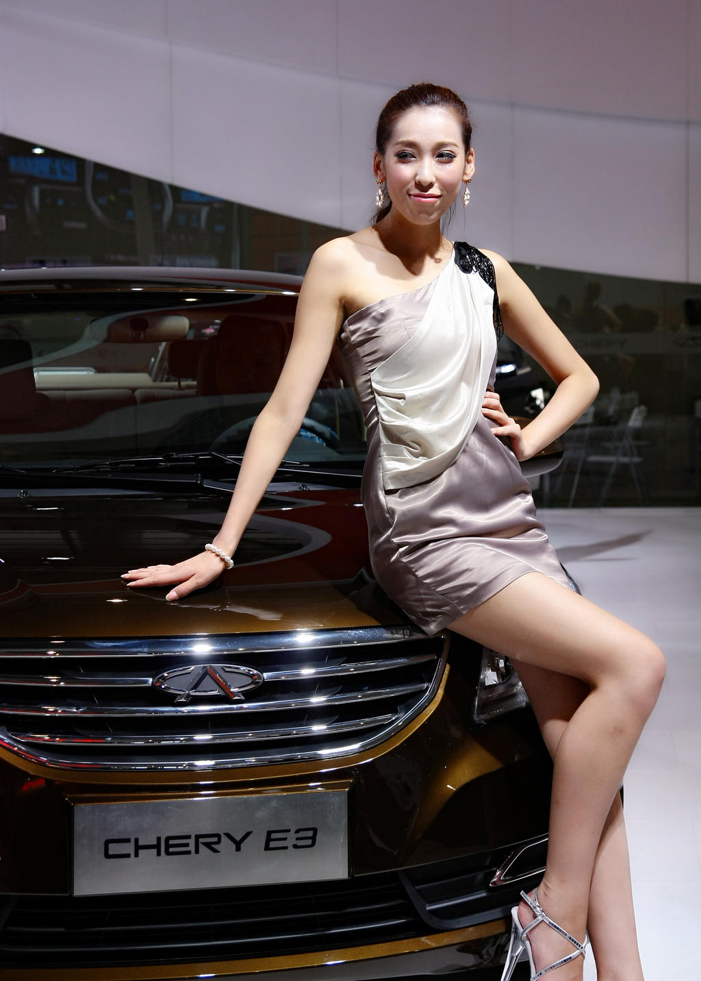 亚洲车模身材惊艳惹火裸体丰满白嫩大尺度尤物