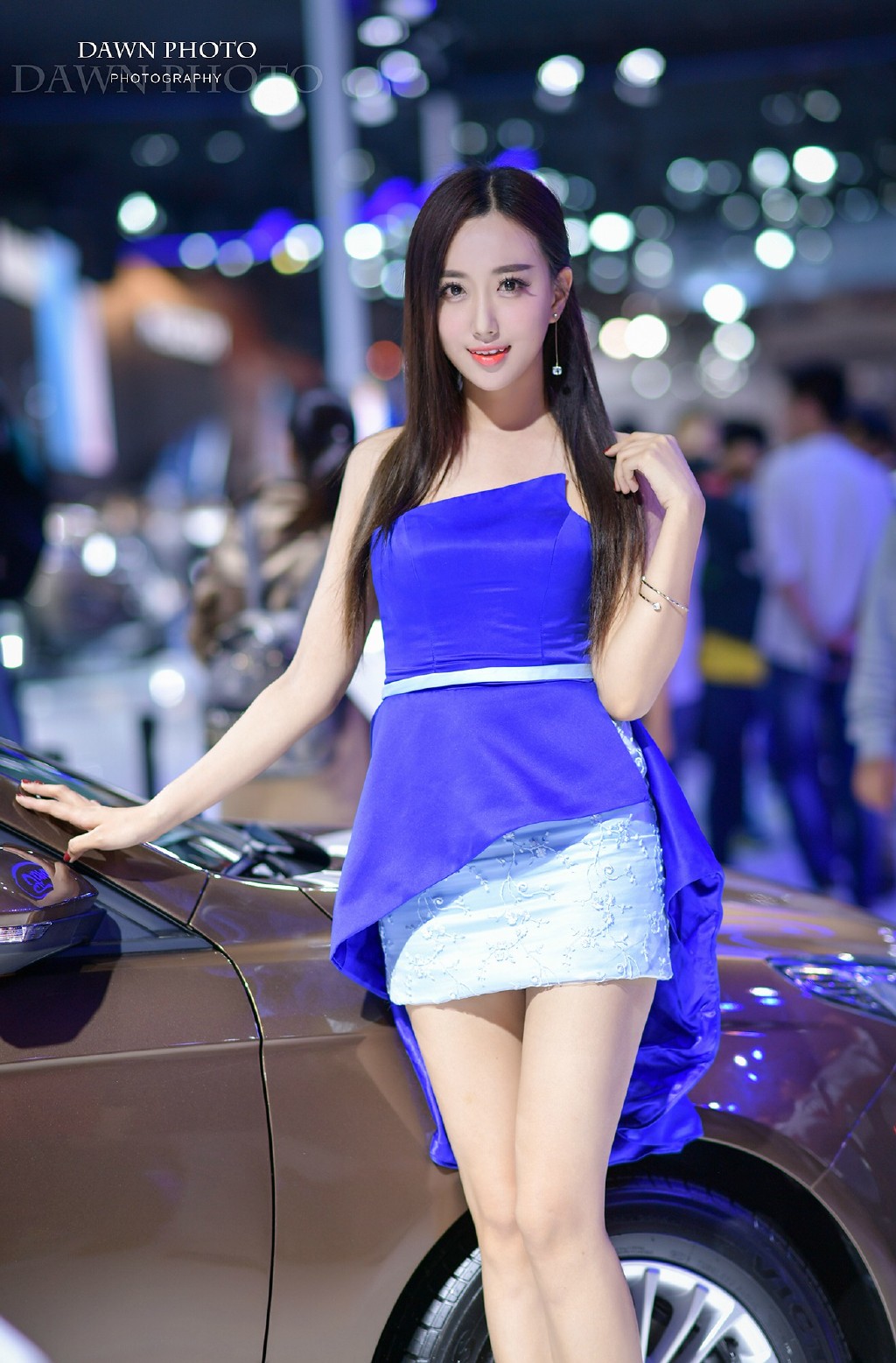 瓜子脸长发超短美女车116美女写真图片