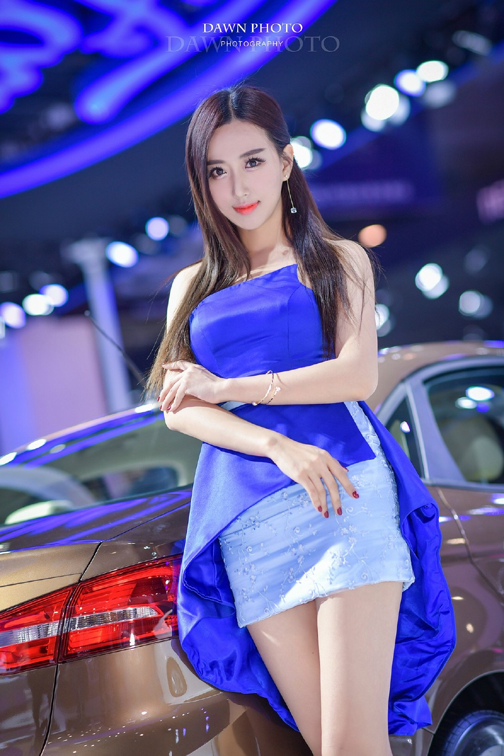 瓜子脸长发超短美女车116美女写真图片