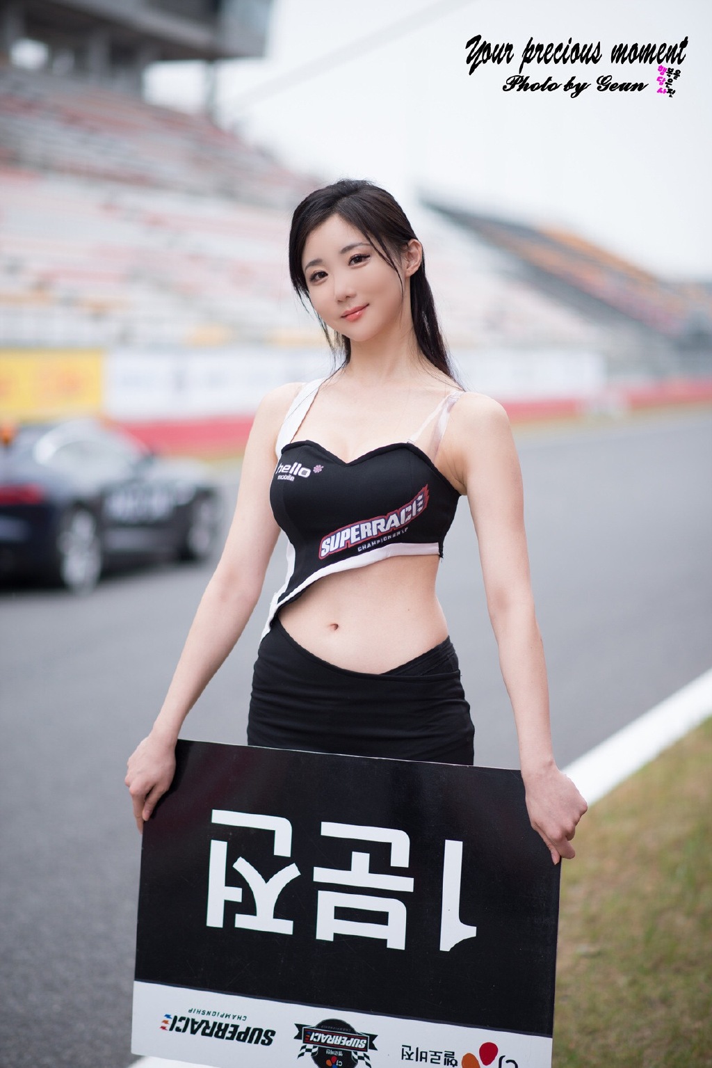 韩国白皙萌妹子赛车美美女丝袜大腿撇开肉色图片