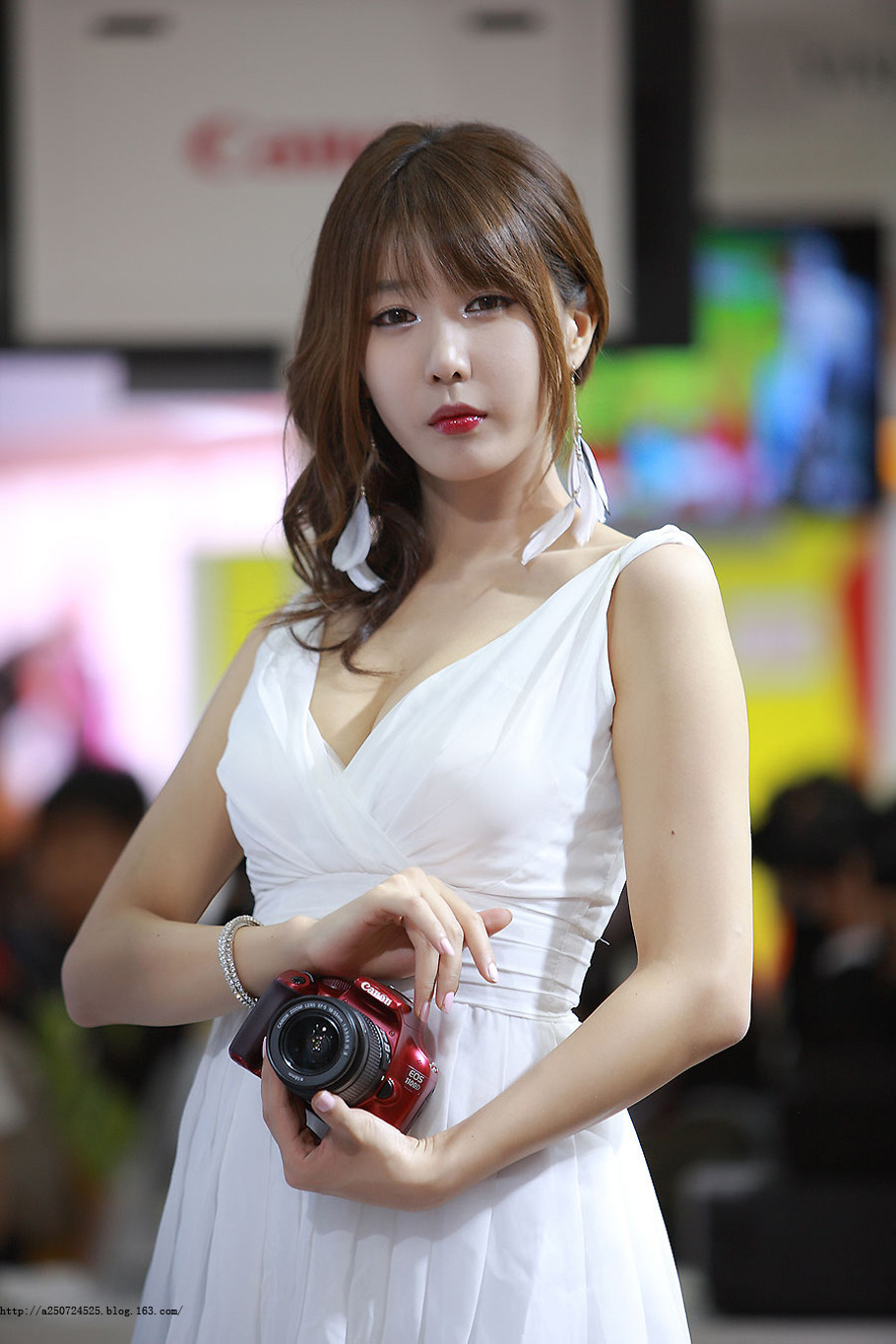 韩国美女车模一袭白裙mm131美女图片高清图片
