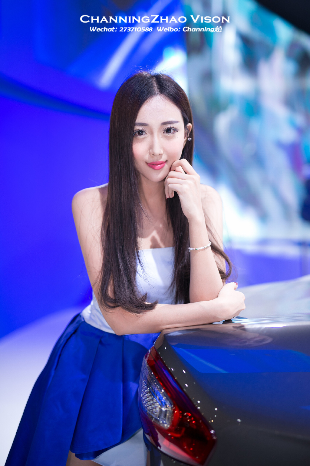 2015南京国际车展美女的胸图图片