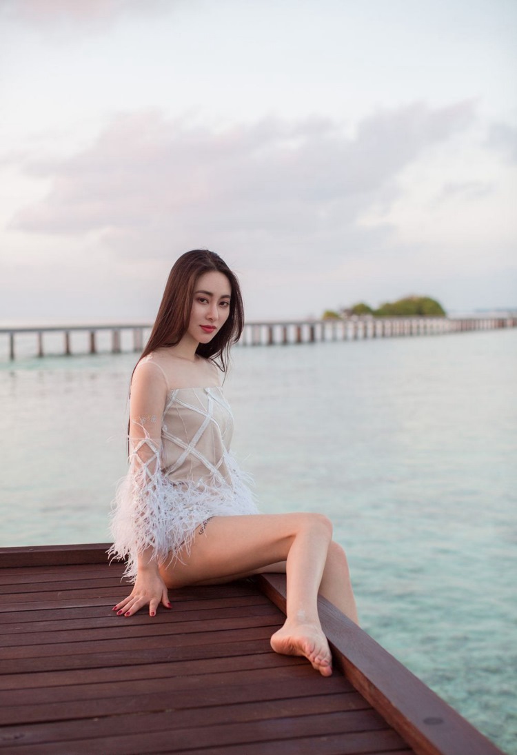 长腿美女海边湿身妖娆MM美女131私房照裸体