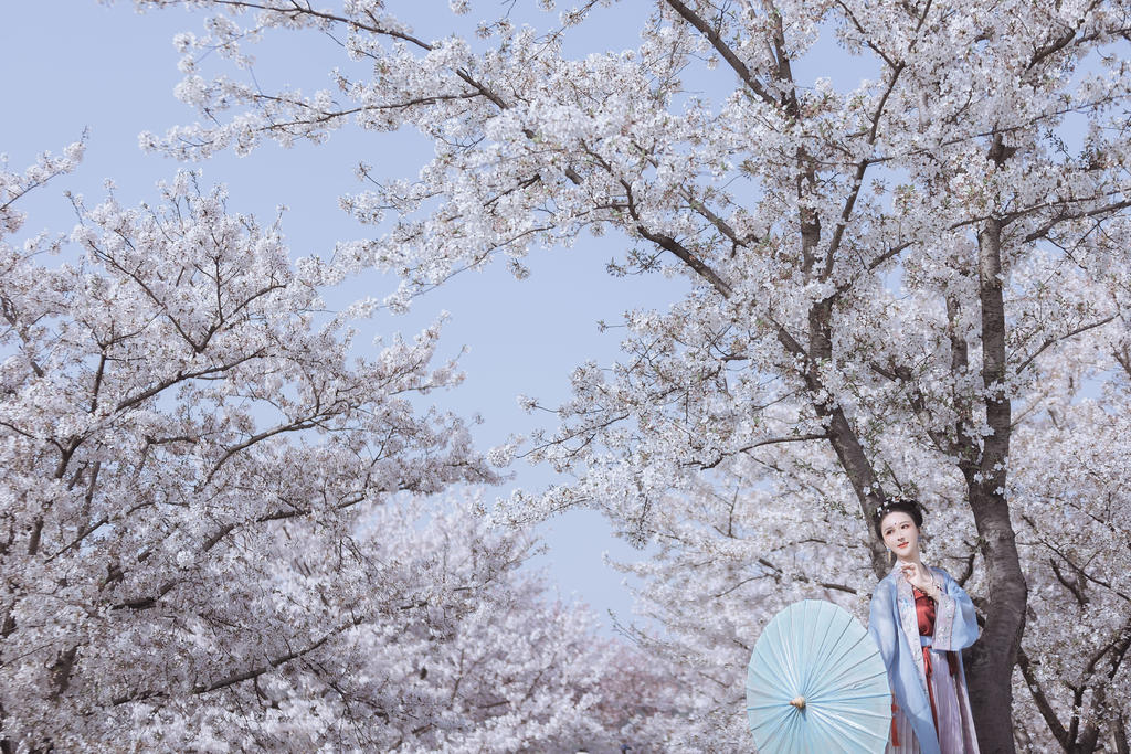 古装美女面若桃花肤若巨胸美女露双奶头无遮挡写真