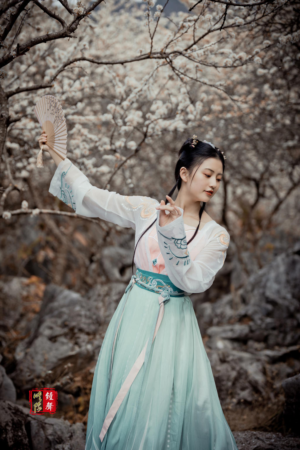 古装美女樱花树下唯美韩国西西大胆裸体艺术照图片