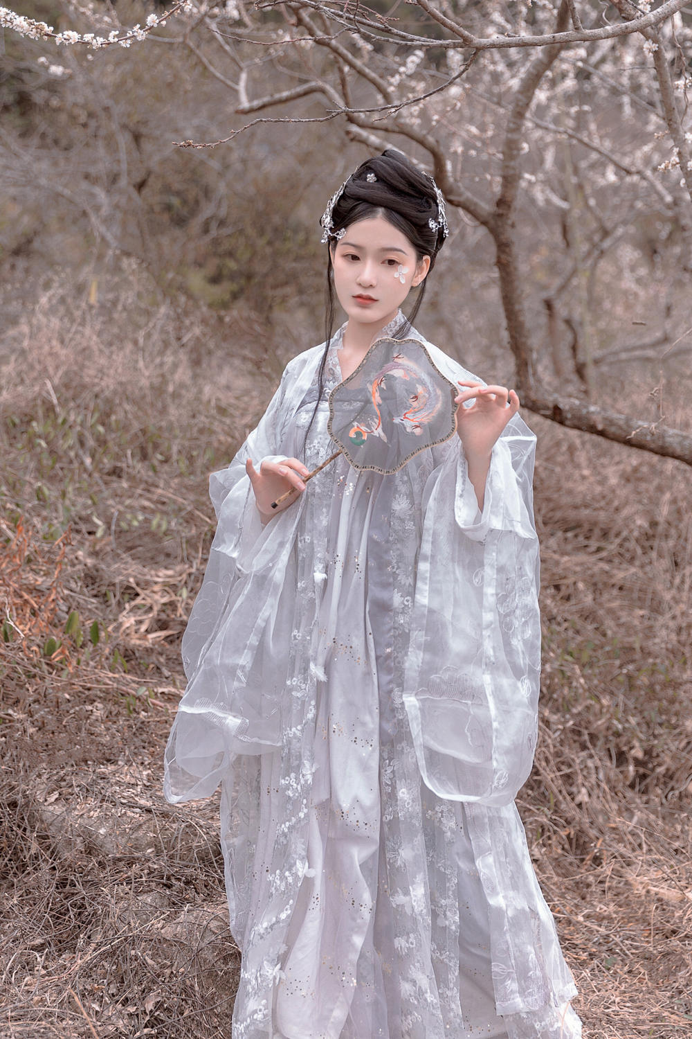 古装美女白衣飘飘仙气gogo亚洲肉体艺术无码图片
