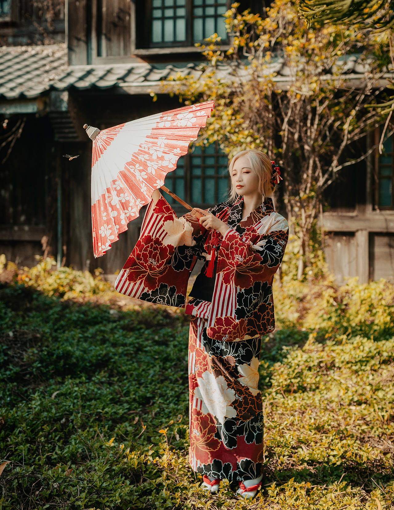 姿态优雅显气质的和服美女艺术写真