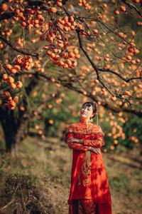 橘林树下休息的美女红顶级少妇MM1311图片