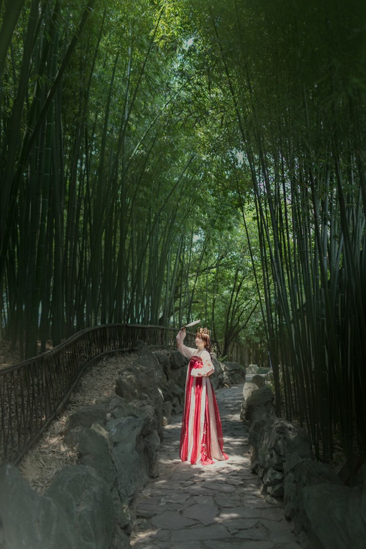 汉服名媛美女顶级的亚下面好湿胸好软好大图片