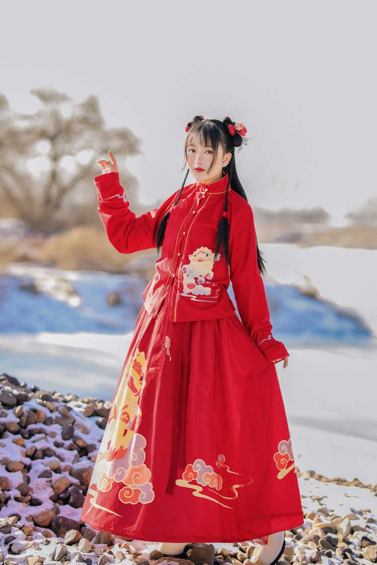 可爱童颜古装汉服美女美女裸图片