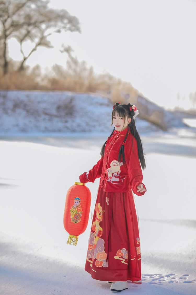 可爱童颜古装汉服美女美女裸图片